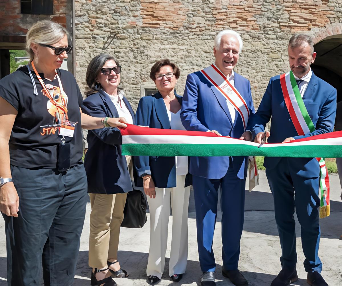 https://www.lanazione.it/image-service/view/acePublic/alias/contentid/MjdiYWZlMDEtMTc3Zi00/0/ferro-arte-e-tradizione-varo-per-la-biennale-fabbrile-stia-diventa-fucina-deuropa.jpeg?f=1.90:1&w=1200