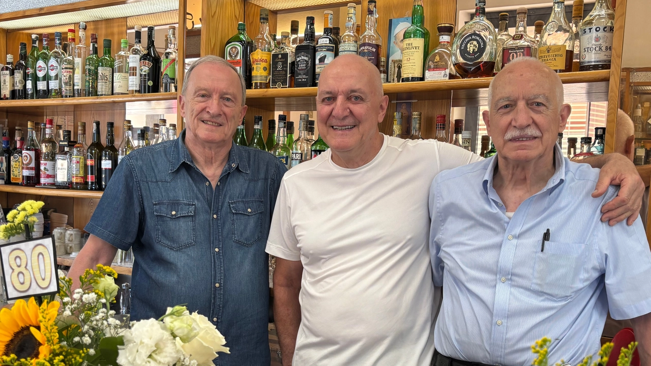 I fratelli Oreste, Pier Paolo e Francesco Ginocchi alla festa per gli 80 anni del bar I fratelli Oreste, Pier Paolo e Francesco Ginocchi alla festa per gli 80 anni del bar