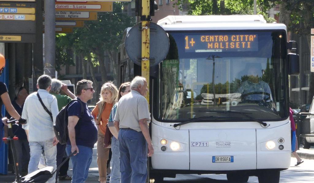 Trasporti pubblici, sciopero in Toscana il 15 settembre. Disagi nel primo giorno di scuola