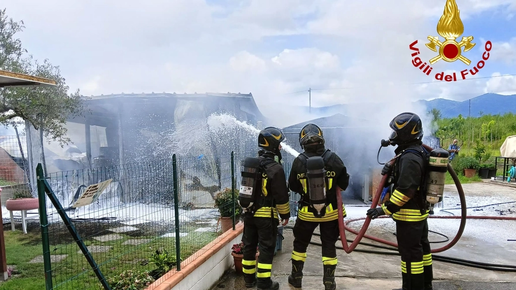L'intervento dei vigili del fuoco L'intervento dei vigili del fuoco
