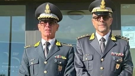 Cambio di comando al Gruppo di Massa Carrara della Guardia di Finanza: il Capitano Marco Romano sostituisce il Maggiore Aurelio Bordo, destinato a Genova. Romano, con una solida formazione accademica ed esperienza operativa, assume il nuovo incarico dopo aver comandato il Nucleo Operativo Metropolitano a Genova.