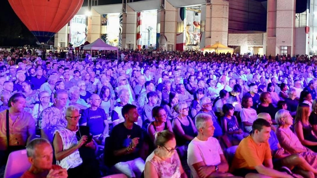 In Cittadella stasera è atteso il pubblico delle grandi occasioni per la presentazione dei bozzetti dei carri e delle mascherate che sfileranno dal primo febbraio sui Viali a Mare In Cittadella stasera è atteso il pubblico delle grandi occasioni per la presentazione dei bozzetti dei carri e delle mascherate che sfileranno dal primo febbraio sui Viali a Mare