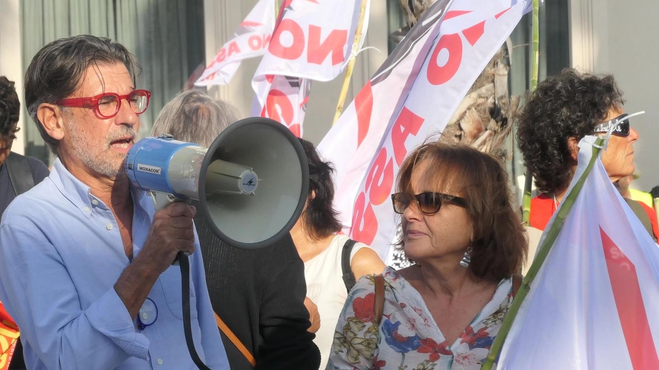 Una manifestazione dei “No Asse“ Una manifestazione dei “No Asse“