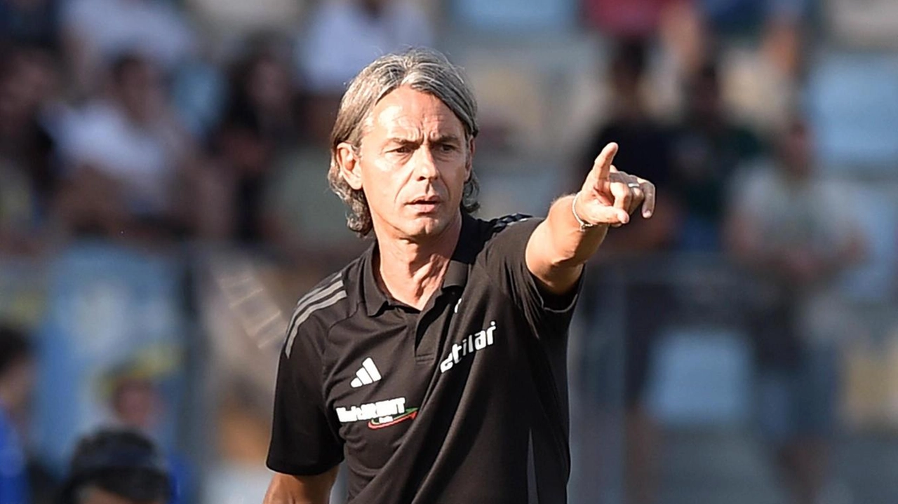 Il tecnico nerazzurro Filippo Inzaghi, 51 anni, sembra indicare la via alla squadra