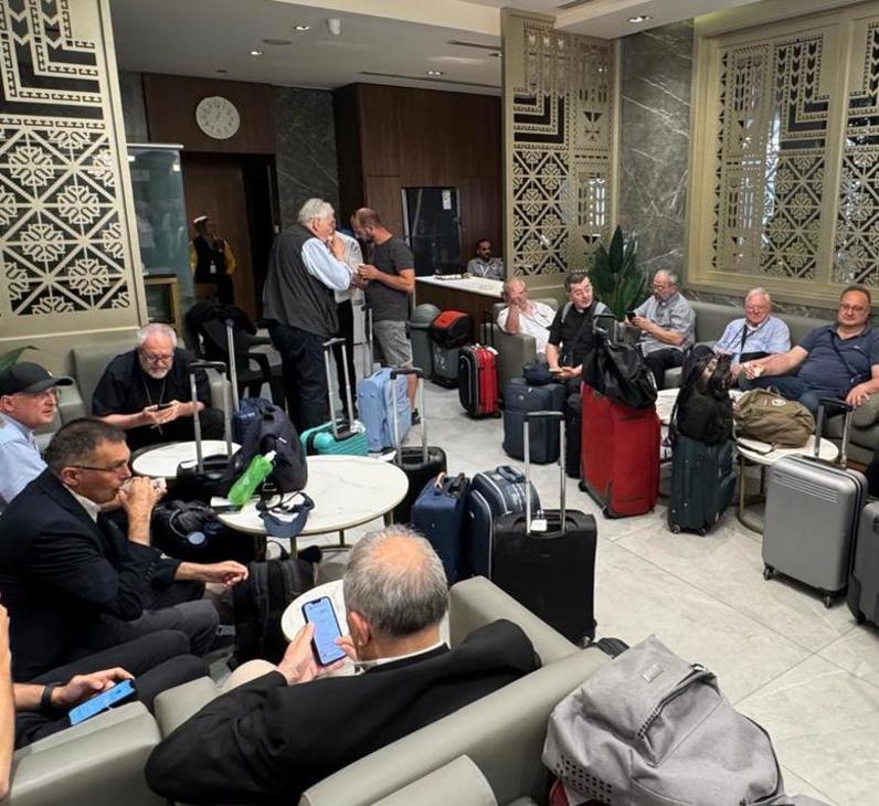 https://www.lanazione.it/image-service/view/acePublic/alias/contentid/Mjg0YmVmMzktOWVhZC00/0/nerbini-ancora-bloccato-lattesa-del-volo-ad-amman.jpeg