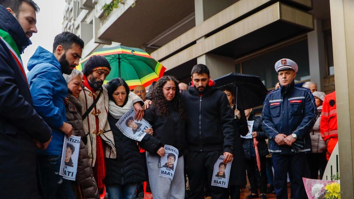 Salgono a sei gli indagati per l’omicidio del 17enne di Certaldo: sono tutti di Campi Bisenzio. La dinamica: prima una rissa ai giardini. Salgono a sei gli indagati per l’omicidio del 17enne di Certaldo: sono tutti di Campi Bisenzio. La dinamica: prima una rissa ai giardini.