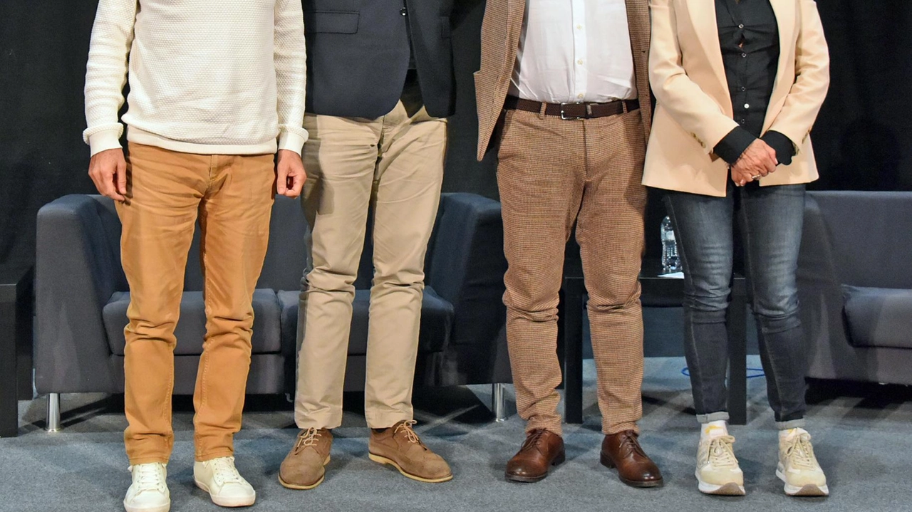 Un momento della presentazione di ieri della stagione teatrale del Comune di Follonica realizzata dall’agenzia «Ad Arte Spettacoli» Un momento della presentazione di ieri della stagione teatrale del Comune di Follonica realizzata dall’agenzia «Ad Arte Spettacoli»