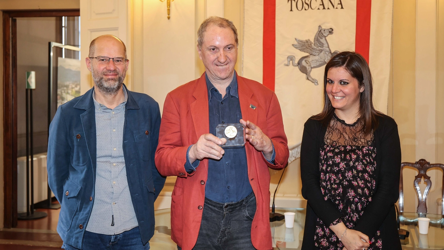 Il riconoscimento a Udo Surer (Foto Giuseppe Cabras / New Press Photo)