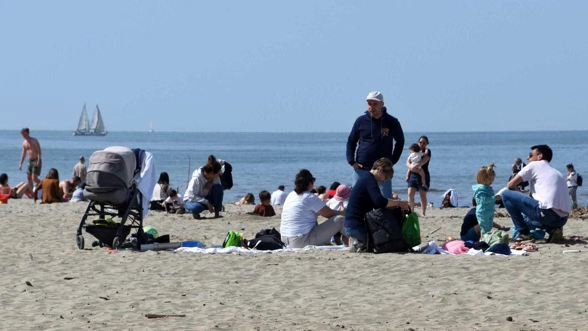 Un ’richiamino’ fuori stagione all’abbronzatura estiva che, purtroppo, inizia a sbiadire inesorabilmente Un ’richiamino’ fuori stagione all’abbronzatura estiva che, purtroppo, inizia a sbiadire inesorabilmente