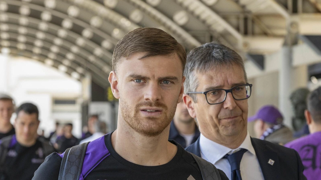 Albert Gudmundsson, tra infortuni e questioni giudiziarie, potrebbe influenzare il mercato della Fiorentina. Albert Gudmundsson, tra infortuni e questioni giudiziarie, potrebbe influenzare il mercato della Fiorentina.