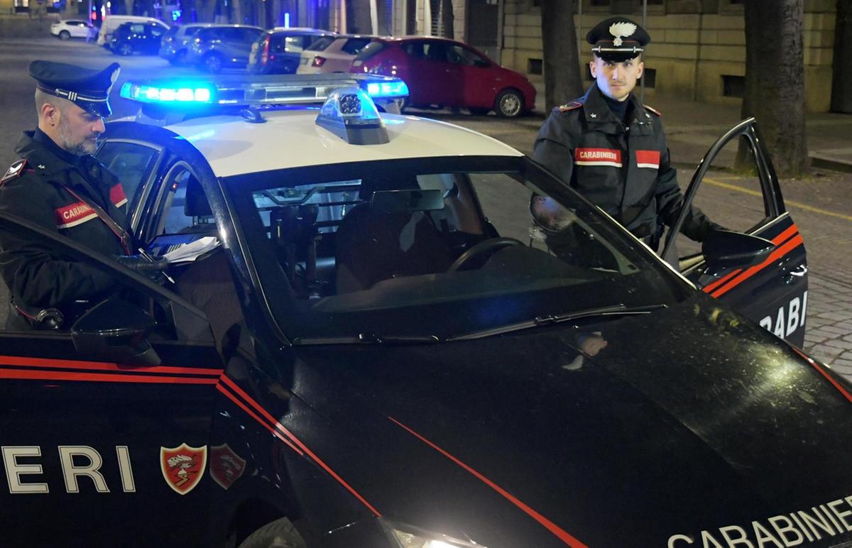 Pistola puntata contro la ex. Bloccato con il braccialetto
