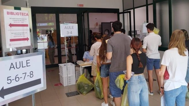 Maxi concorsi in scadenza per contabili al ministero della Giustizia e medici per l’Inps in tutta Italia. Requisiti e modalità di partecipazione. Maxi concorsi in scadenza per contabili al ministero della Giustizia e medici per l’Inps in tutta Italia. Requisiti e modalità di partecipazione.