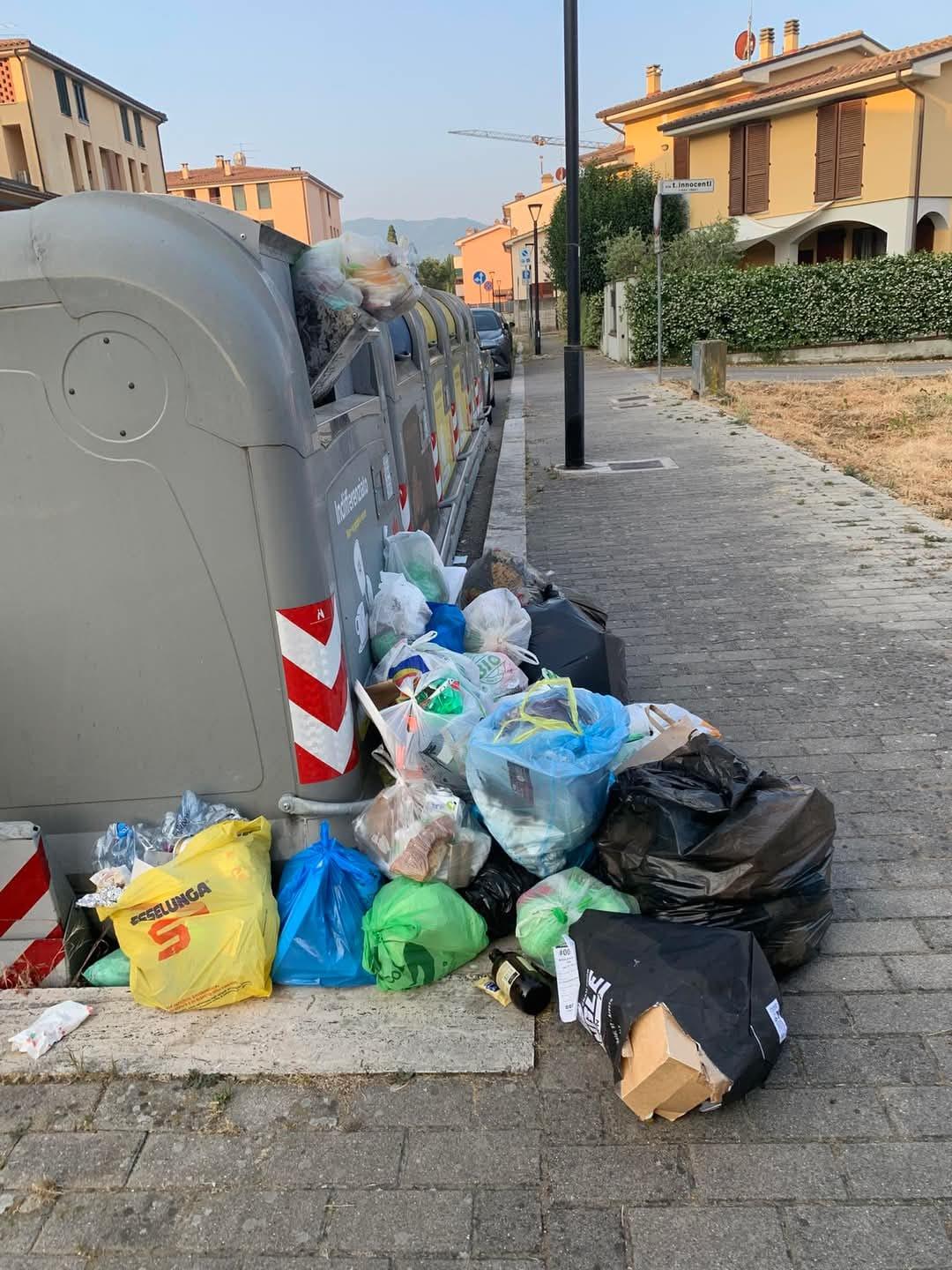 raccolta rifiuti nel caos la nota del pd di arezzo