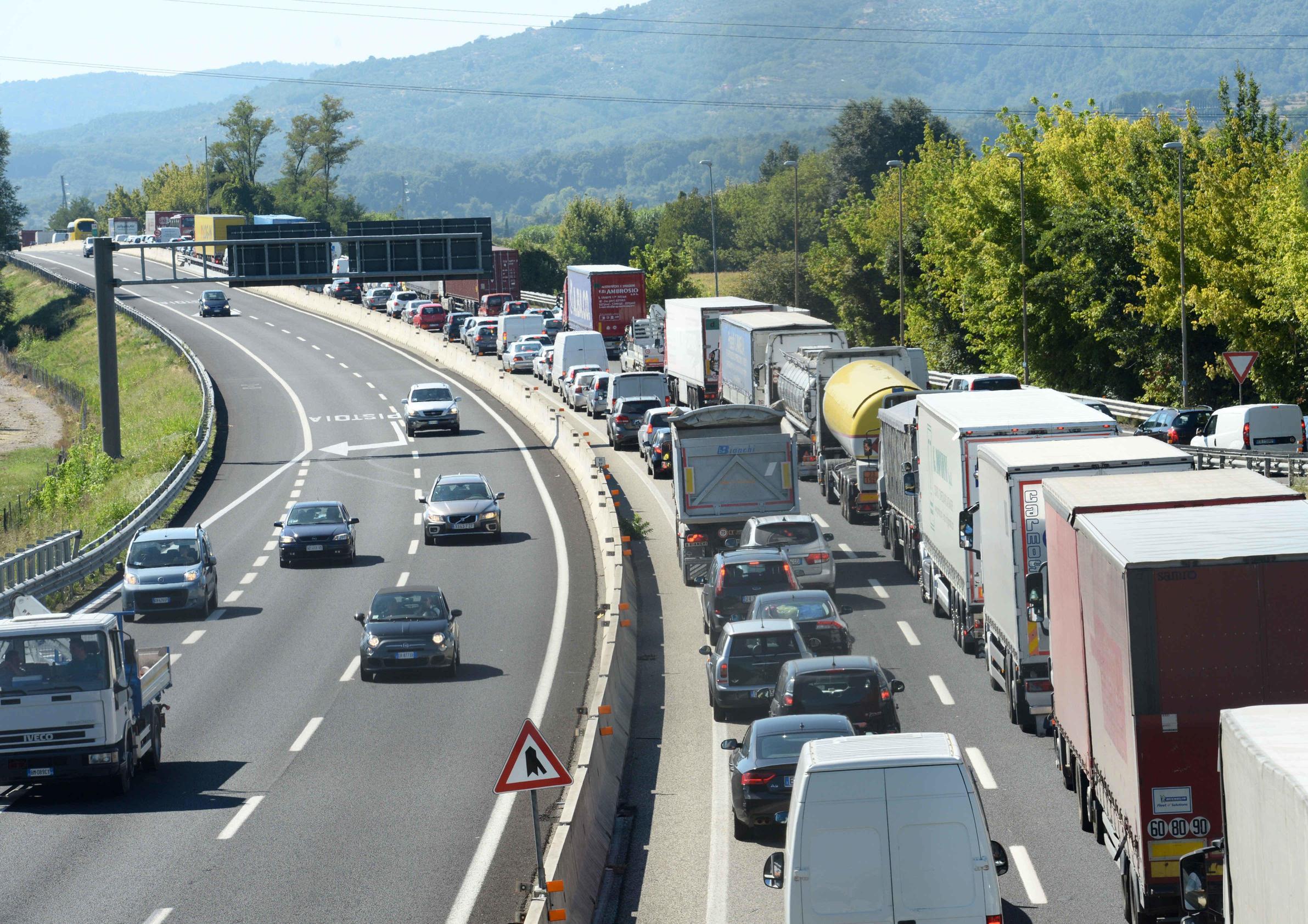 "Rotonde al casello A11. Salvini sblocchi i fondi" "Rotonde al casello A11. Salvini sblocchi i fondi"