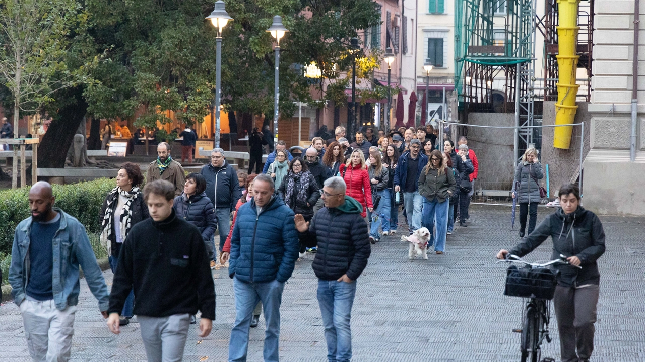 Camminata silenziosa per Zack sicurezza in piazza Dante a novembre, circa 200 persone hanno sfilato e sono state consegnate 1200 firme (foto di Enrico Mattia Del Punta) Camminata silenziosa per Zack sicurezza in piazza Dante a novembre, circa 200 persone hanno sfilato e sono state consegnate 1200 firme (foto di Enrico Mattia Del Punta)