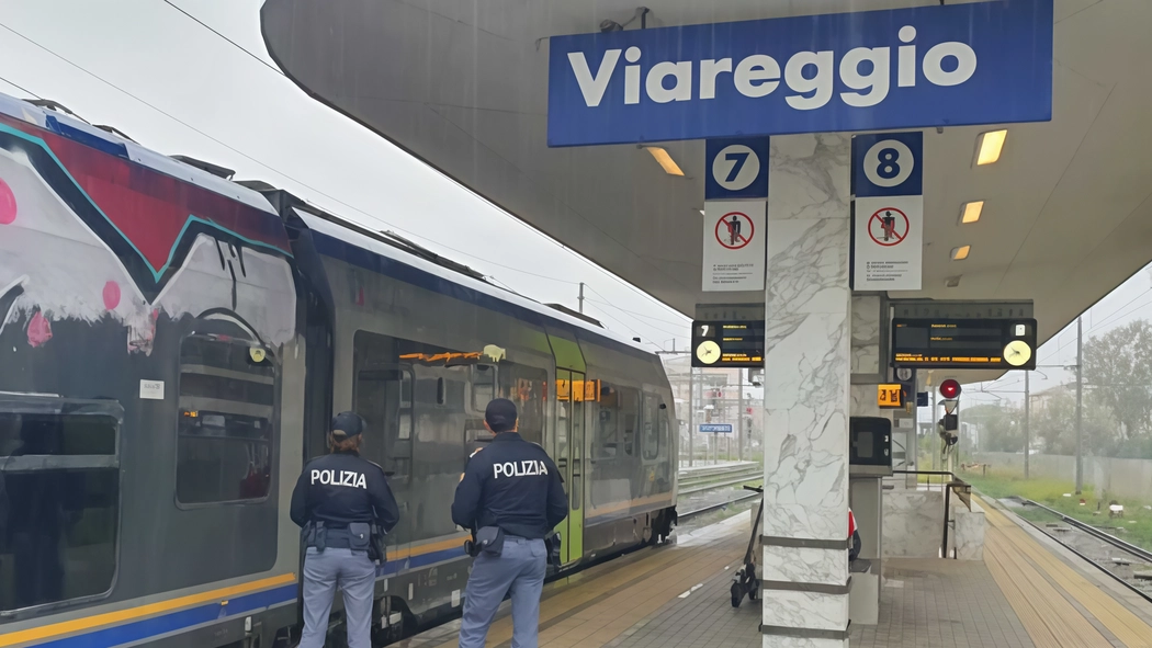 Gli agenti della Polfer sono intervenuti per fermare l’aggressione Gli agenti della Polfer sono intervenuti per fermare l’aggressione