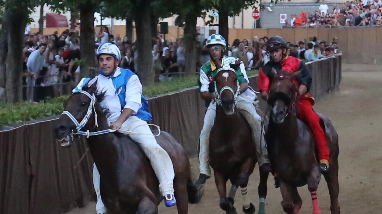 Vince il 33esimo Palio di Valentino grazie a Silvano Mulas su King Rio. Esplode la festa