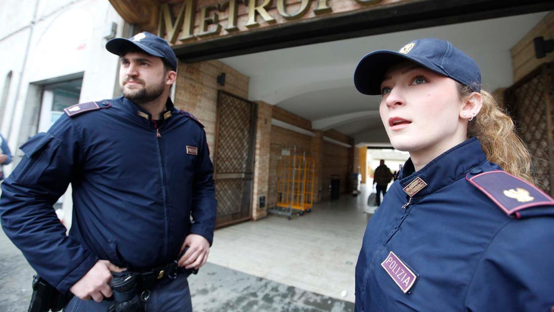 Piazza in ostaggio di una banda di ragazzini, provocazioni e insulti. “Ora mia figlia ha paura” Piazza in ostaggio di una banda di ragazzini, provocazioni e insulti. “Ora mia figlia ha paura”