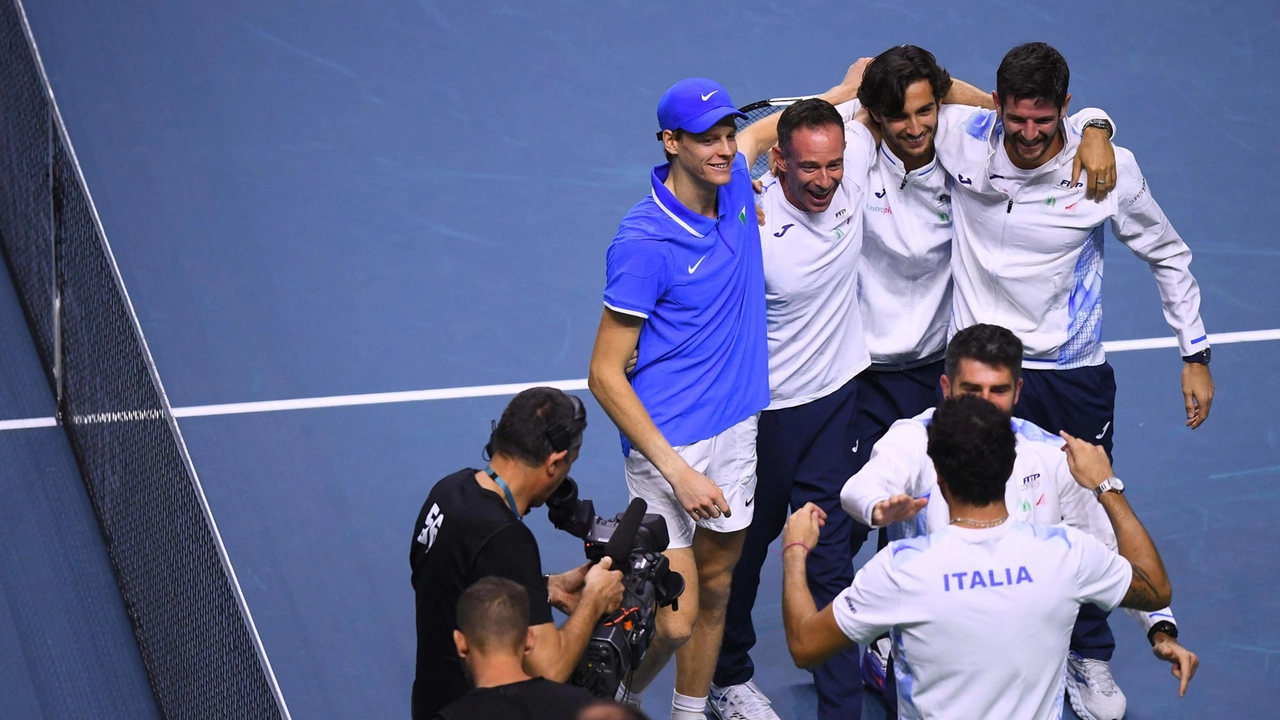 La festa azzurra a Malaga dopo la vittoria della Coppa Davis (Photo by JORGE GUERRERO / AFP) La festa azzurra a Malaga dopo la vittoria della Coppa Davis (Photo by JORGE GUERRERO / AFP)