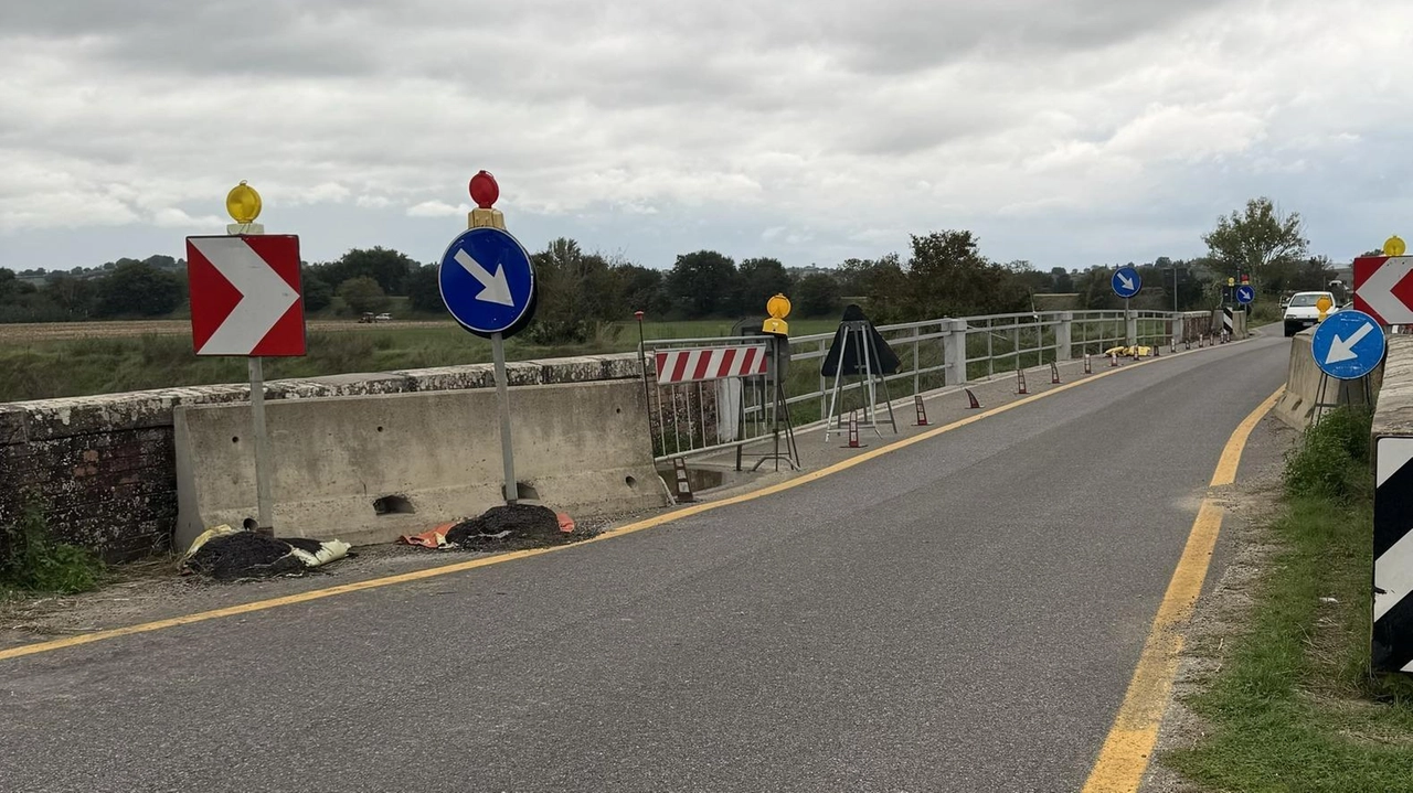 Il sindaco sollecita l’intervento dell’ente: "Da mesi la circolazione a senso alternato ma nessuna soluzione" Il sindaco sollecita l’intervento dell’ente: "Da mesi la circolazione a senso alternato ma nessuna soluzione"