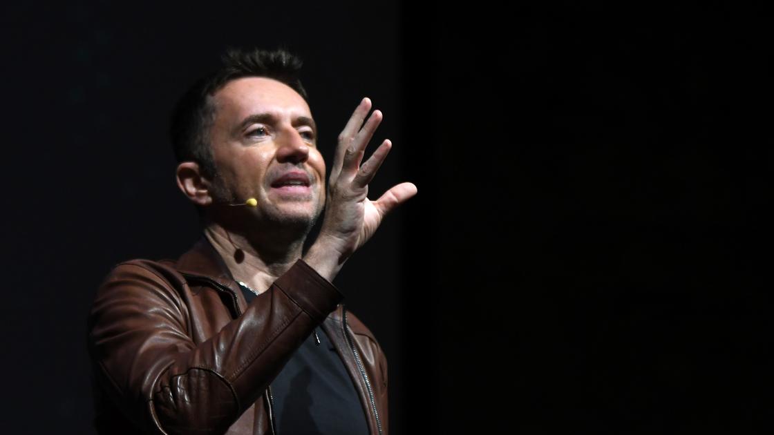 Le “Canzoni per la pace” di Andrea Scanzi a Civitella in Val di Chiana