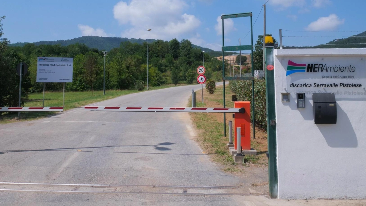 L’ingresso della discarica del Cassero. L’ultima discussione in merito riguarda la concentrazione di Pfas nelle acque superficiali L’ingresso della discarica del Cassero. L’ultima discussione in merito riguarda la concentrazione di Pfas nelle acque superficiali
