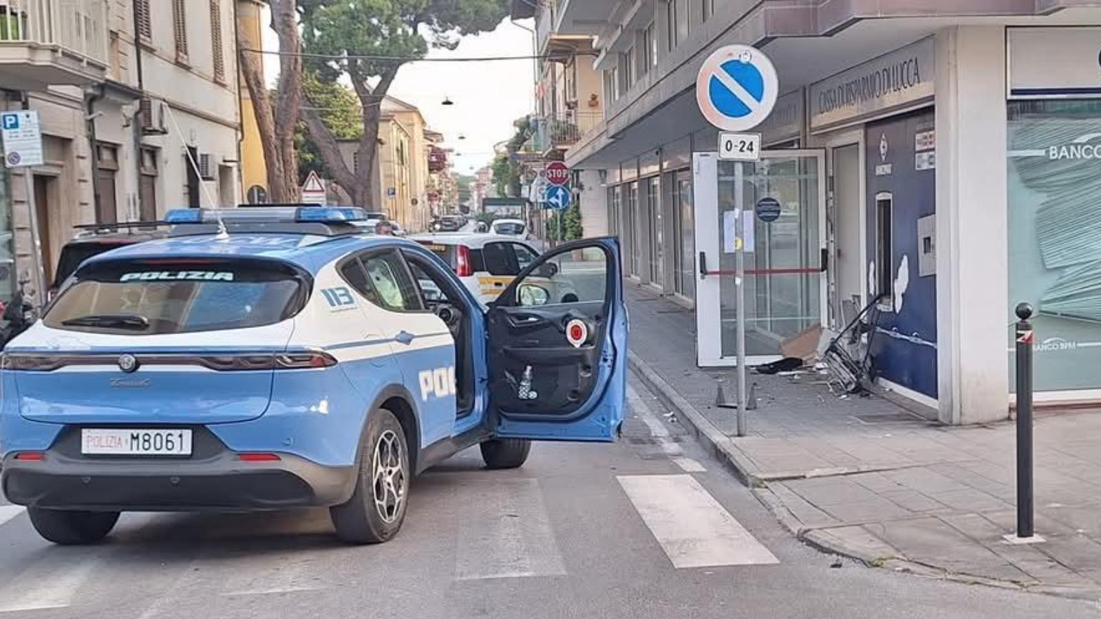 Banda dei bancomat scatenata, due assalti nella notte Banda dei bancomat scatenata, due assalti nella notte