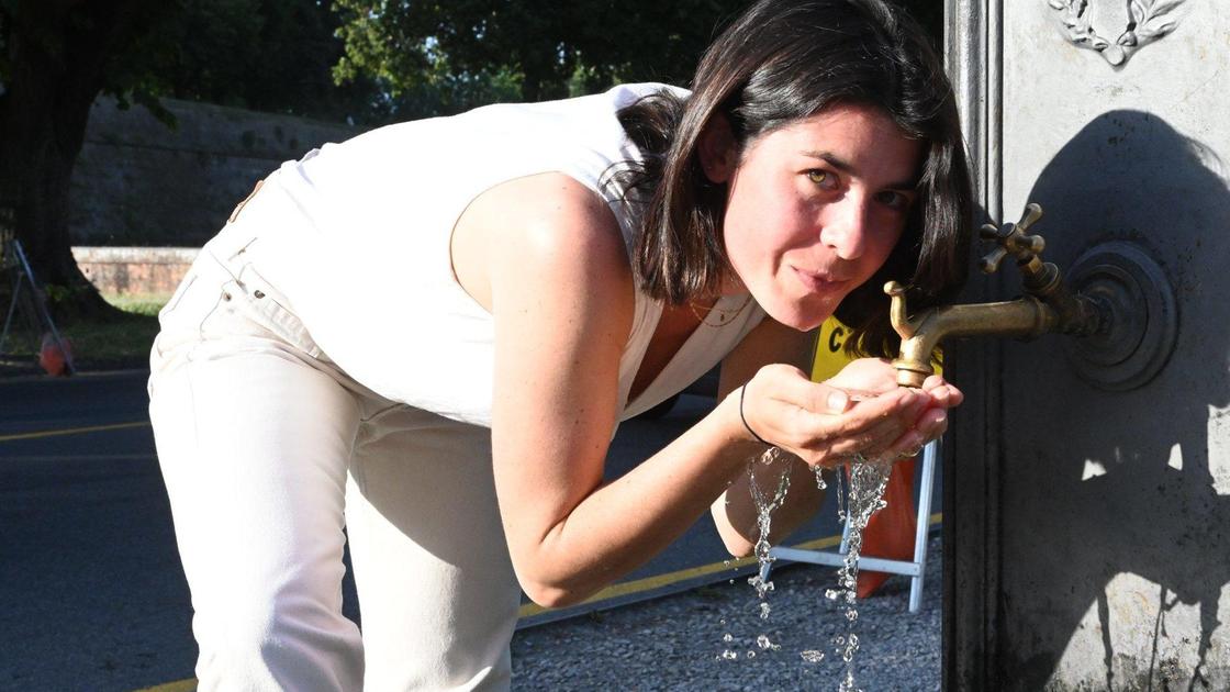 https://www.lanazione.it/image-service/view/acePublic/alias/contentid/MjhmM2ZkZjktYzVjMS00/0/acqua-slitta-il-consiglio-congiunto-i-comuni-piu-piccoli-chiedono-tempo-si-va-ai-primi-dieci-giorni-di-giugno.jpeg?f=16:9&w=1200&h=630