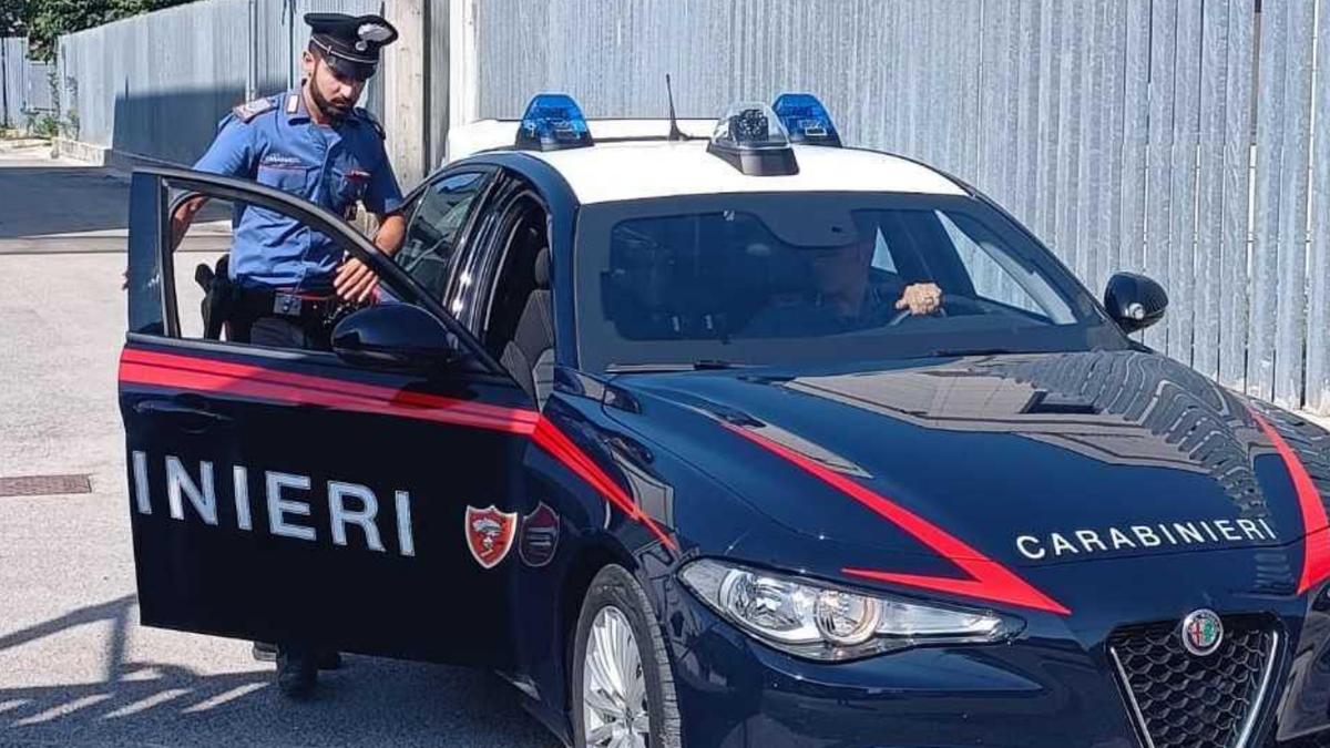 minaccia e maltratta la madre le violenze riprese in un video 30enne arrestato dai carabinieri
