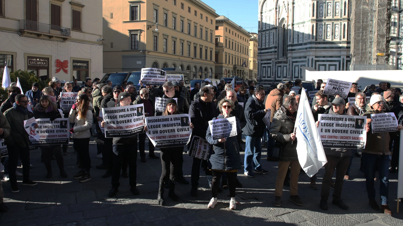 Sciopero e flash mob degli Ncc per protestare contro i decreti del ministro Salvini (Foto Marco Mori /New Press Photo) Sciopero e flash mob degli Ncc per protestare contro i decreti del ministro Salvini (Foto Marco Mori /New Press Photo)