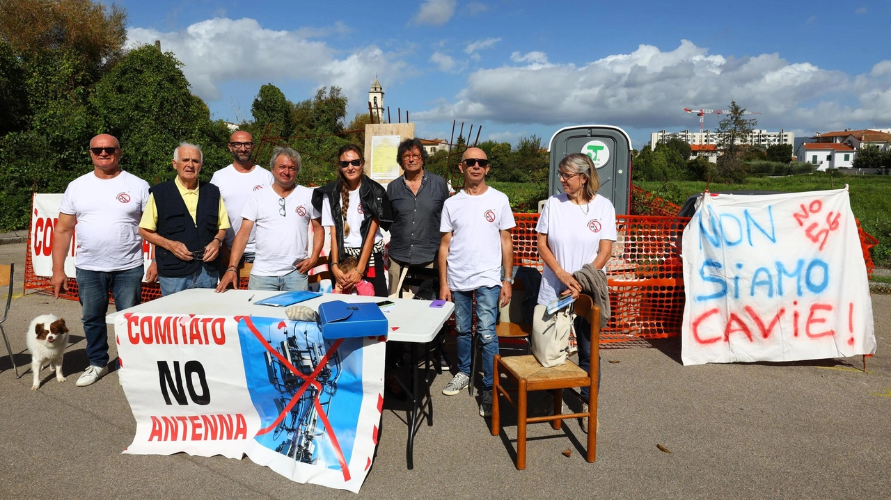Il gruppo dei comitati Stop 5G Empoli ieri all’evento di presentazione pubblica: c’è la volontà di portare avanti un confronto costruttivo con il Comune di Empoli (Gasperini/ FotoGermogli) Il gruppo dei comitati Stop 5G Empoli ieri all’evento di presentazione pubblica: c’è la volontà di portare avanti un confronto costruttivo con il Comune di Empoli (Gasperini/ FotoGermogli)