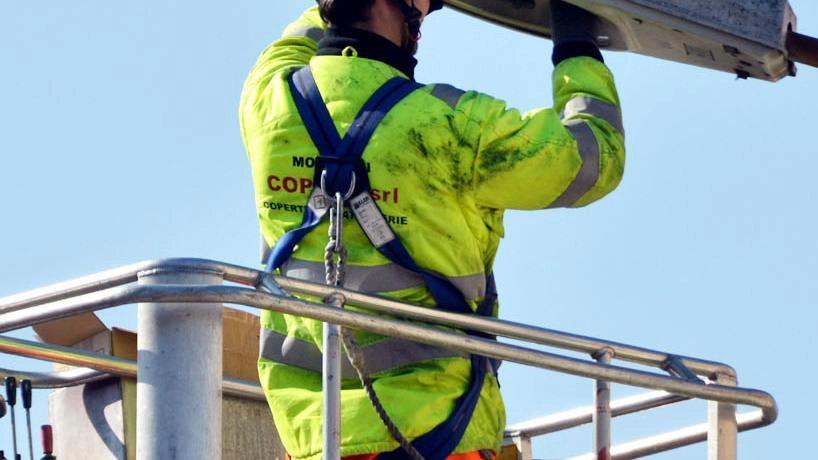 Buone notizie per i residenti di Ficola: il Comune ha disposto un nuovo servizio di illuminazione pubblica. Un impegno di... Buone notizie per i residenti di Ficola: il Comune ha disposto un nuovo servizio di illuminazione pubblica. Un impegno di...