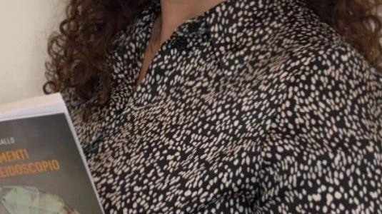 Arriva in libreria "Frammenti di un caleidoscopio", il primo romanzo di Valeria Gallo (nella foto) su un volo, quattro passeggeri... Arriva in libreria "Frammenti di un caleidoscopio", il primo romanzo di Valeria Gallo (nella foto) su un volo, quattro passeggeri...