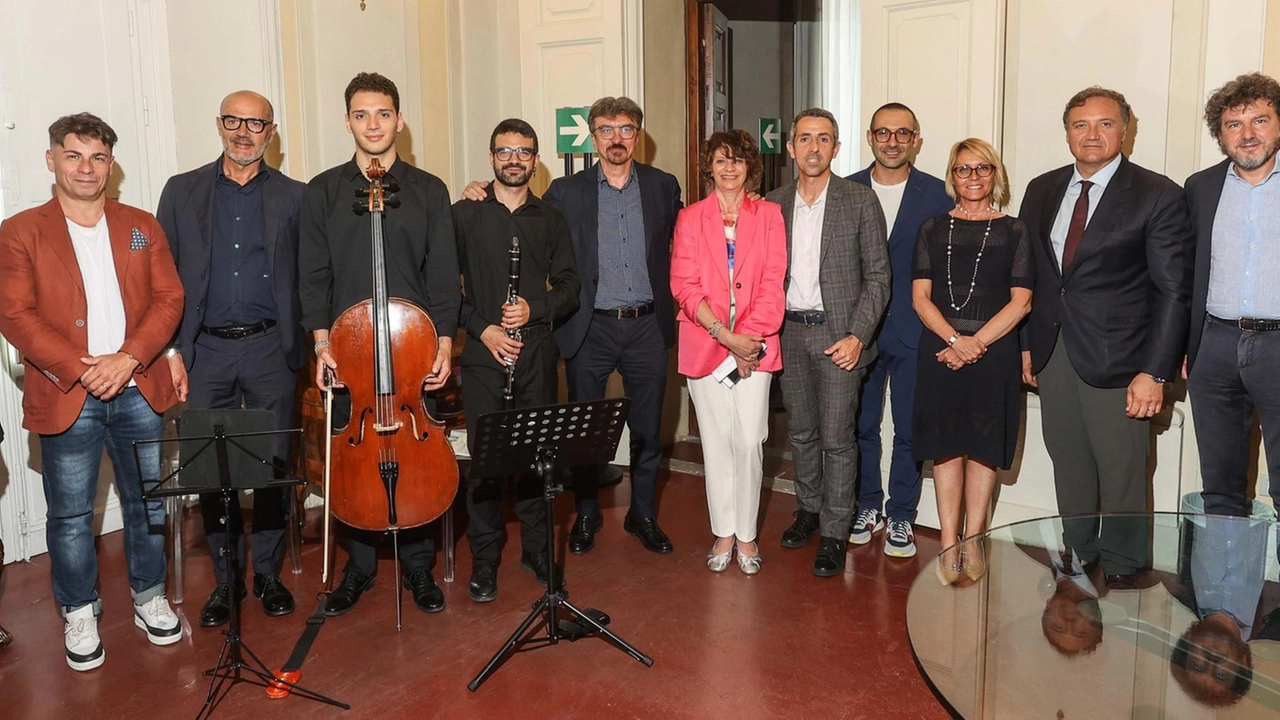 La presentazione della XIII edizione di Arcobaleno d’Estate, avvenuta a Firenze nella sede della Presidenza della Regione La presentazione della XIII edizione di Arcobaleno d’Estate, avvenuta a Firenze nella sede della Presidenza della Regione
