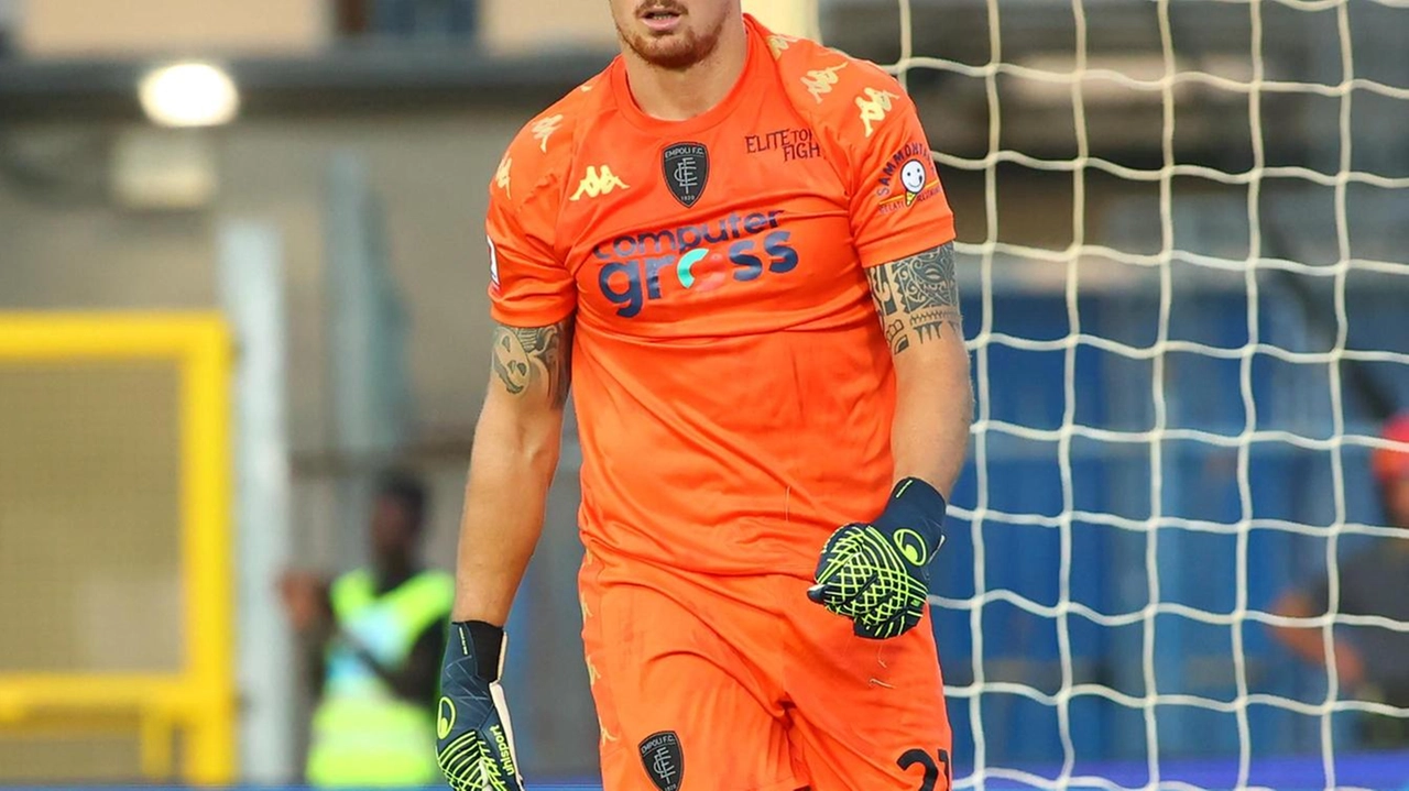 Praticamente inoperoso nel primo tempo, nella ripresa tiene in partita l’Empoli con due ottimi interventi su Portanova e Marras prima... Praticamente inoperoso nel primo tempo, nella ripresa tiene in partita l’Empoli con due ottimi interventi su Portanova e Marras prima...