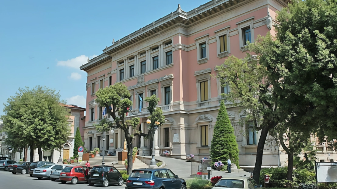 Il costo delle due assunzioni di esterni è stimabile intorno ai 250mila euro «Un’operazione che si poteva evitare» Il costo delle due assunzioni di esterni è stimabile intorno ai 250mila euro «Un’operazione che si poteva evitare»