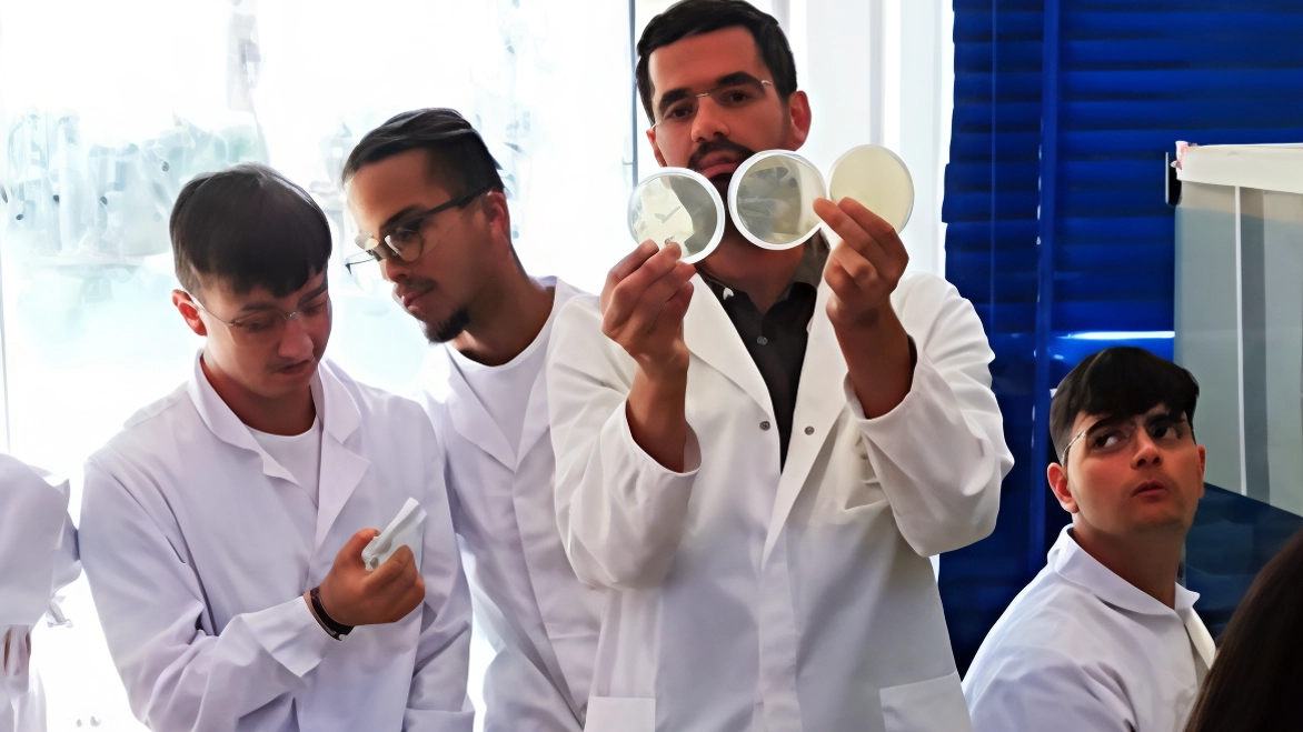 Scienza al fianco dei produttori di vino di qualità, è il caso del Morellino di Scansano Scienza al fianco dei produttori di vino di qualità, è il caso del Morellino di Scansano