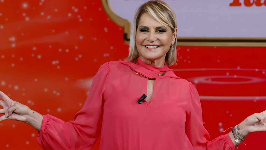 Simona Ventura è nata a Bentivoglio, in provincia di Bologna, il primo. aprile 1965, ma da giovanissima si è trasferita con la famiglia a Chivasso, in Piemonte