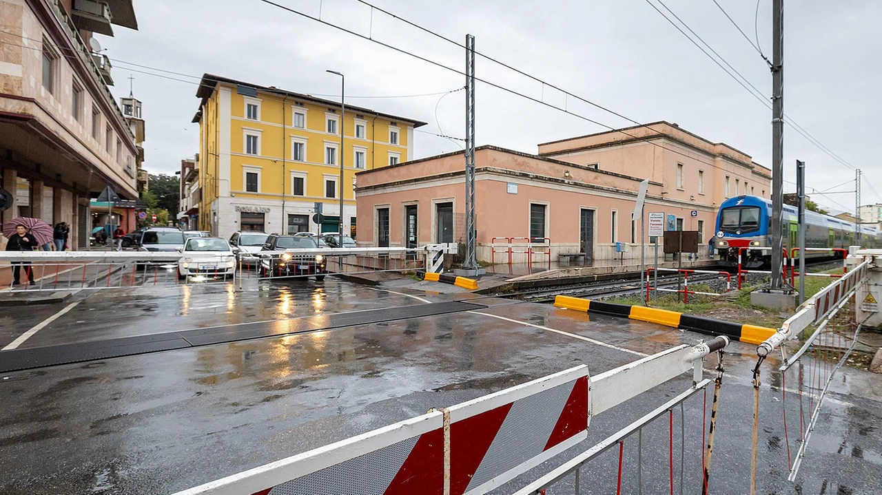 «Bisogna ripensare all’ipotesi di sopraelevare nel tratto compreso tra la stazione centrale e il sottopasso dell’ippodromo» «Bisogna ripensare all’ipotesi di sopraelevare nel tratto compreso tra la stazione centrale e il sottopasso dell’ippodromo»