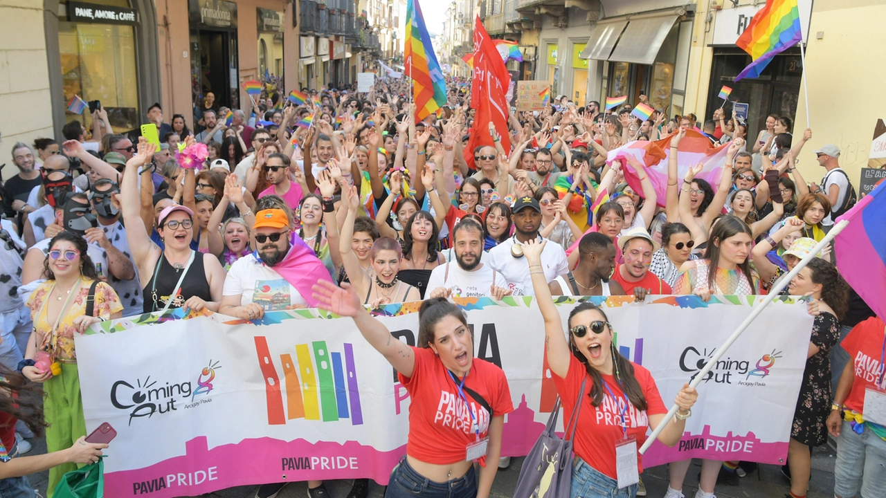 Un corteo del Pride in una foto d’archivio Un corteo del Pride in una foto d’archivio