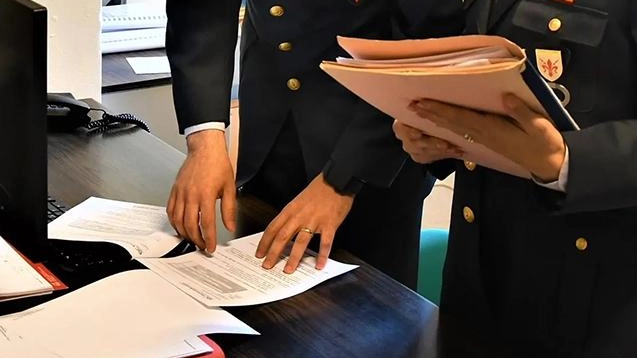 Complessa rete di società "cartiere", sequestro della guardia di finanza a Napoli Complessa rete di società "cartiere", sequestro della guardia di finanza a Napoli