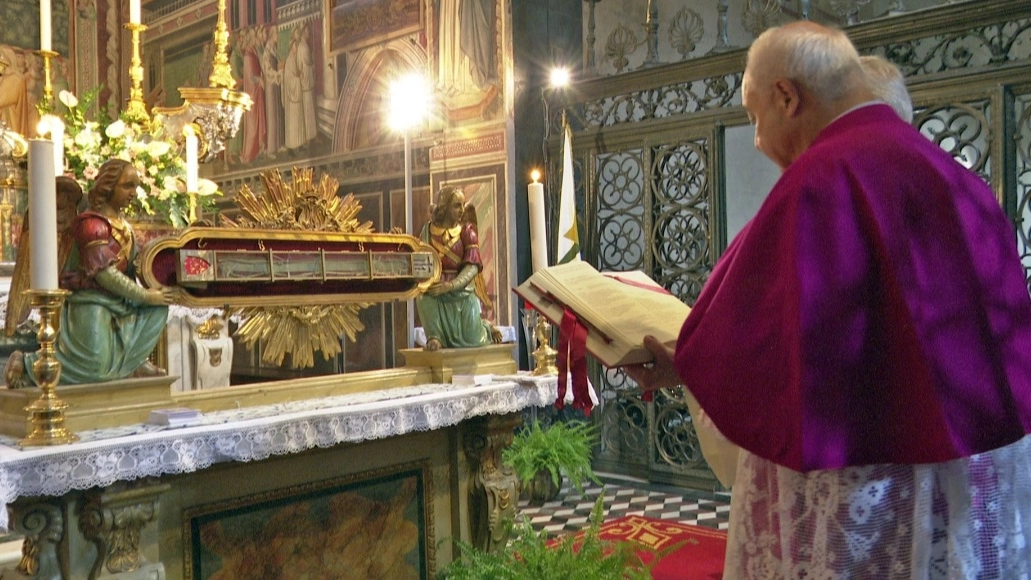 Prato, la Sacra Cintola esposta alla venerazione dei fedeli in Cattedrale