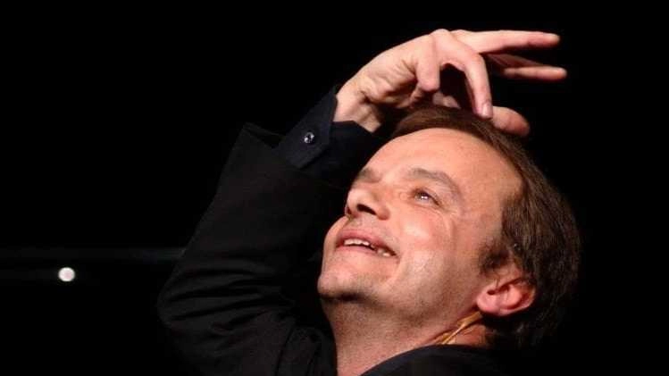 Il Teatro Caporali apre la stagione con "Sinatra. The man and his music" di Gianluca Guidi, omaggio al grande artista americano accompagnato da jazzisti di fama. Un viaggio emozionante tra musica e aneddoti sulla vita di Sinatra. Il Teatro Caporali apre la stagione con "Sinatra. The man and his music" di Gianluca Guidi, omaggio al grande artista americano accompagnato da jazzisti di fama. Un viaggio emozionante tra musica e aneddoti sulla vita di Sinatra.