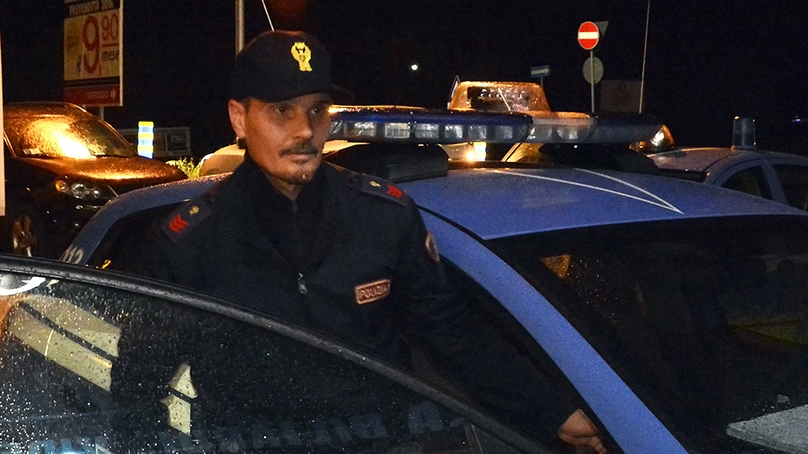 La donna con il suo avvocato davanti al tribunale: nuova denuncia alla polizia La donna con il suo avvocato davanti al tribunale: nuova denuncia alla polizia
