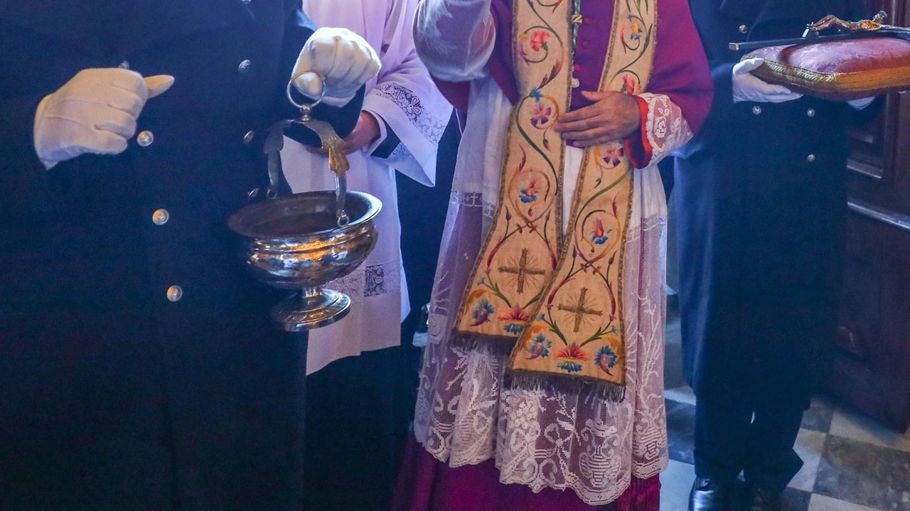 arcivescovo di Firenze Gherardo Gambelli ha officiato. la messa nel santuario di Santa Verdiana a Castelfiorentino (. Gasperini arcivescovo di Firenze Gherardo Gambelli ha officiato. la messa nel santuario di Santa Verdiana a Castelfiorentino (. Gasperini