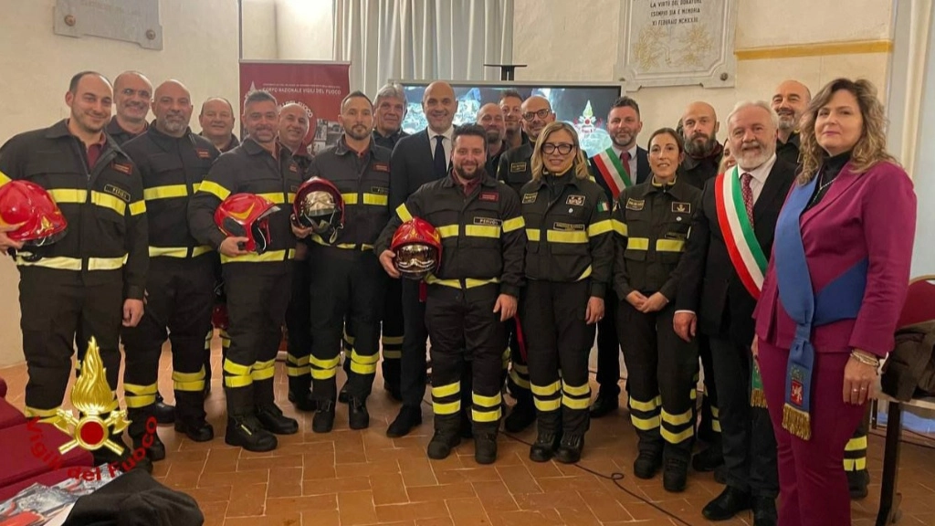 consegna degli elmi rossi consegna degli elmi rossi