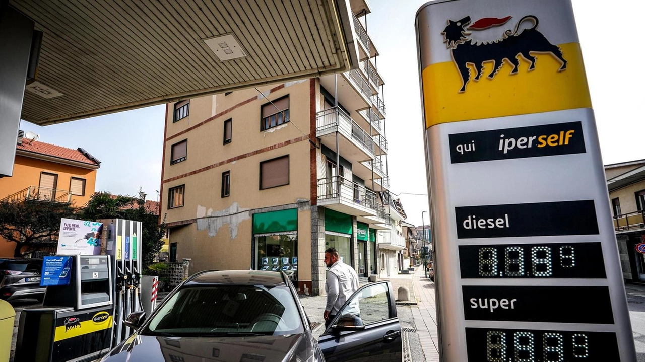 Subito problemi di approvvigionamento nei distributori in provincia (foto archivio) Subito problemi di approvvigionamento nei distributori in provincia (foto archivio)