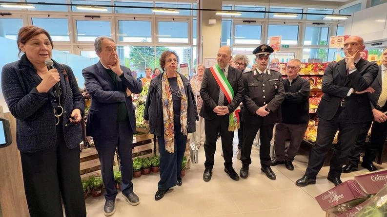 La presidente Mori durante il saluto alle autorità e ai dipendenti della Coop La presidente Mori durante il saluto alle autorità e ai dipendenti della Coop