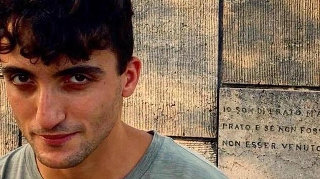 Pratese di 27 anni, premiato al Festival internazionale di Milano per "Ultimo battito". Racconta la storia dell’unico fabbro rimasto in Italia a battere il ferro con la forza dell’acqua. . Pratese di 27 anni, premiato al Festival internazionale di Milano per "Ultimo battito". Racconta la storia dell’unico fabbro rimasto in Italia a battere il ferro con la forza dell’acqua. .