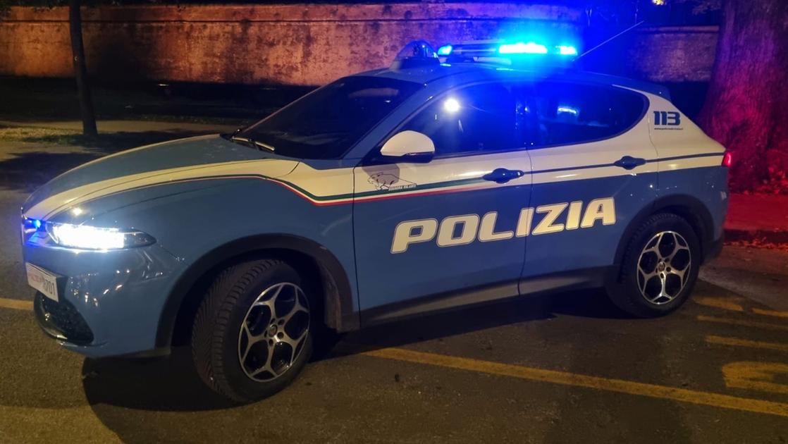 Si affrontano a bottigliate. La lite vicino alla stazione. Fermato un trentenne Si affrontano a bottigliate. La lite vicino alla stazione. Fermato un trentenne